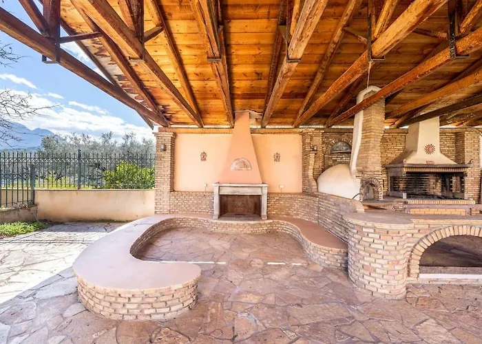 Gustav Retreat Villa Goumeika